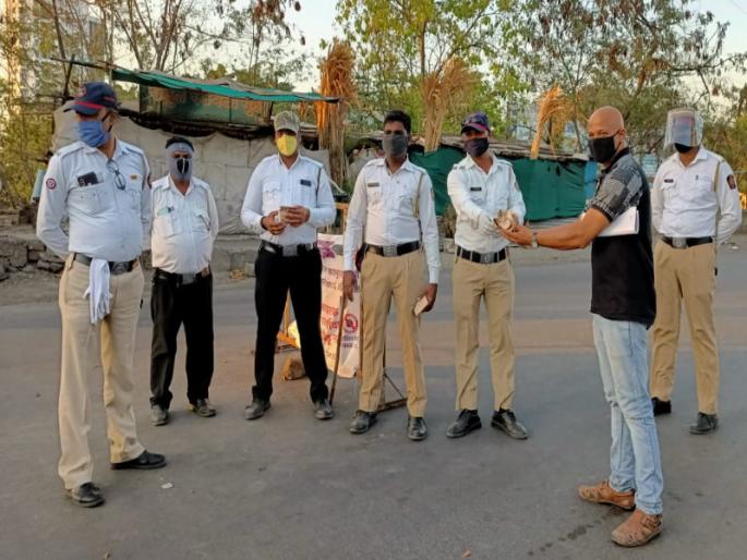 Had it not been for the physical distance, I would have hugged ... | " फिजिकल डिस्टन्स आड आले नाहीतर मिठी मारली असती..." Had it not been for the physical distance, I would have hugged ... | " फिजिकल डिस्टन्स आड आले नाहीतर मिठी मारली असती..."
