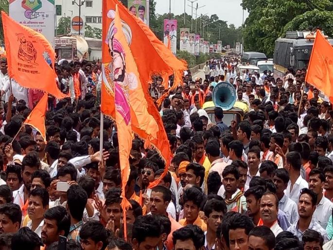 Thok Morcha for Maratha Reservation on Parli tehsil | परळी तहसीलवर मराठा आरक्षणासाठी धडकला ठोक मोर्चा; आंदोलन अद्याप सुरूच Thok Morcha for Maratha Reservation on Parli tehsil | परळी तहसीलवर मराठा आरक्षणासाठी धडकला ठोक मोर्चा; आंदोलन अद्याप सुरूच
