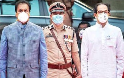 former mumbai police commissioner param bir singh alleges that maharashtra home minister anil deshmukh asked sachin vaze to collect rs 100 cr every month writes letter to uddhav thackeray | Breaking News : अनिल देशमुखांनी सचिन वाझेंना दरमहा १०० कोटी गोळा करायला सांगितले होते; परमबीर सिंग यांचा खळबळजनक आरोप