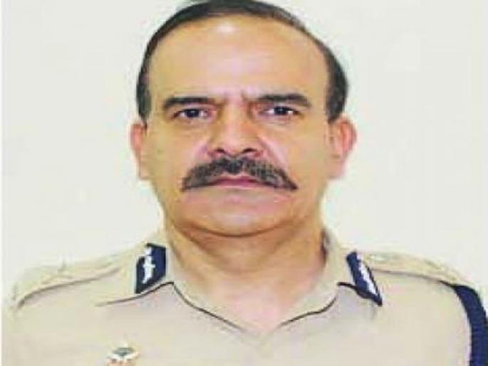 CID summons Bhimrao Ghadge for enquiry after allegations of corruption against Parambir Singh | परमबीर सिंग यांच्यावर भ्रष्टाचाराचे आरोप करणाऱ्या भीमराव घाडगेंना चौकशीसाठी समन्स  CID summons Bhimrao Ghadge for enquiry after allegations of corruption against Parambir Singh | परमबीर सिंग यांच्यावर भ्रष्टाचाराचे आरोप करणाऱ्या भीमराव घाडगेंना चौकशीसाठी समन्स
