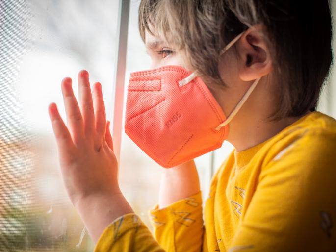 post covid fussy eaters children due to Parosmia causes symptoms and remedies | Post Covid Symptoms: कोव्हिडमधुन बरं झाल्यानंतर लहान मुलांमध्ये दिसतंय एक विचित्र लक्षणं, पालकांनो घ्या खबरदारी post covid fussy eaters children due to Parosmia causes symptoms and remedies | Post Covid Symptoms: कोव्हिडमधुन बरं झाल्यानंतर लहान मुलांमध्ये दिसतंय एक विचित्र लक्षणं, पालकांनो घ्या खबरदारी