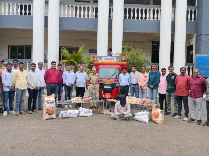 theft incident in the shop was solved in five hours the accused was detained along with the goods worth three and a half lakhs | दुकानातील चोरीच्या घटनेचा पाच तासात उलगडा, साडेतीन लाखाच्या मुद्देमालासह आरोपी ताब्यात theft incident in the shop was solved in five hours the accused was detained along with the goods worth three and a half lakhs | दुकानातील चोरीच्या घटनेचा पाच तासात उलगडा, साडेतीन लाखाच्या मुद्देमालासह आरोपी ताब्यात