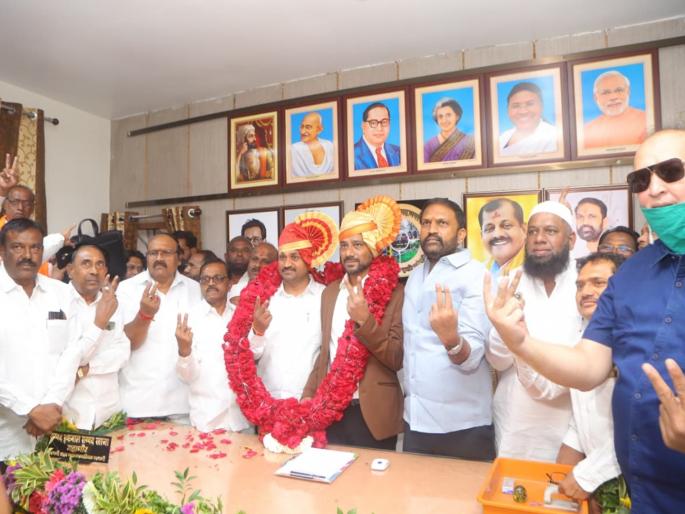 New era in Parbhani! Mayor Syed Iqbal, Deputy Mayor Ganesh Deshmukh take charge | परभणीत नवं पर्व! महापौर सय्यद इकबाल, उपमहापौर गणेश देशमुखांनी स्वीकारला पदभार New era in Parbhani! Mayor Syed Iqbal, Deputy Mayor Ganesh Deshmukh take charge | परभणीत नवं पर्व! महापौर सय्यद इकबाल, उपमहापौर गणेश देशमुखांनी स्वीकारला पदभार