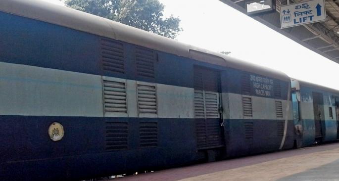 2,000 tons of parcel transport in lockdown | लॉकडाऊनमध्ये २ हजार टन पार्सल वाहतूक