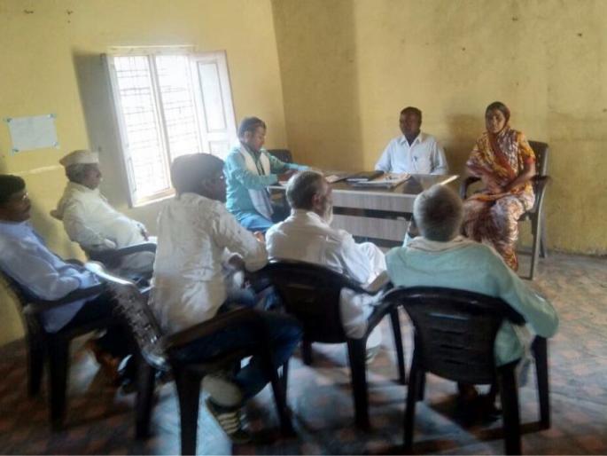 Washim: A special meeting was held by the parditikhe Gram Panchayat; after broken the lock! | वाशिम : ग्रामपंचायतचे कुलूप तोडून घेतली विशेष सभा; पार्डीतिखे येथील प्रकार! Washim: A special meeting was held by the parditikhe Gram Panchayat; after broken the lock! | वाशिम : ग्रामपंचायतचे कुलूप तोडून घेतली विशेष सभा; पार्डीतिखे येथील प्रकार!