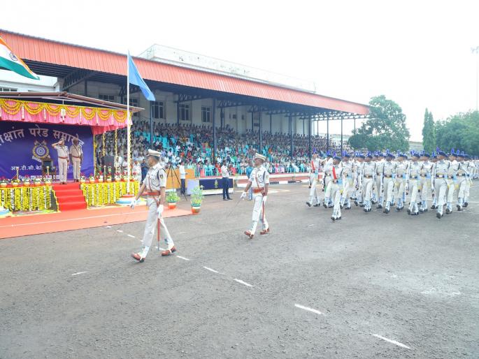119 CRPF jawans ready for national service; Convocation ceremony at training center in Latur | सीआरपीएफचे ११९ जवान देशसेवेसाठी सज्ज; लातूरच्या प्रशिक्षण केंद्रात दिक्षांत समारंभ उत्साहात 119 CRPF jawans ready for national service; Convocation ceremony at training center in Latur | सीआरपीएफचे ११९ जवान देशसेवेसाठी सज्ज; लातूरच्या प्रशिक्षण केंद्रात दिक्षांत समारंभ उत्साहात