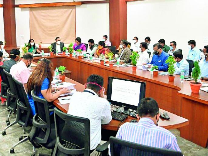 Six District Collectors in Chandrapur for Revenue Council which is happening in 25 and 26 feb | महसूल परिषदेसाठी सहा जिल्हाधिकारी चंद्रपुरात; विभागीय आयुक्तांकडून आढावा Six District Collectors in Chandrapur for Revenue Council which is happening in 25 and 26 feb | महसूल परिषदेसाठी सहा जिल्हाधिकारी चंद्रपुरात; विभागीय आयुक्तांकडून आढावा