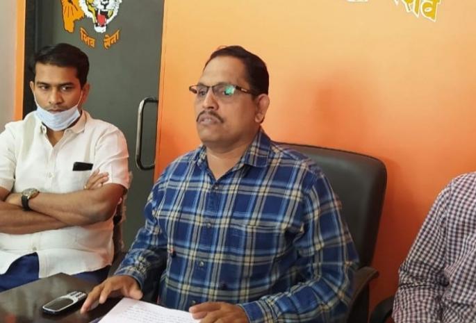 The mayor should file a case of fraud | भाजी मार्केट आरक्षण विकास प्रश्न ; फसवणूक प्रकरणी नगराध्यक्षानी गुन्हा दाखल करावा The mayor should file a case of fraud | भाजी मार्केट आरक्षण विकास प्रश्न ; फसवणूक प्रकरणी नगराध्यक्षानी गुन्हा दाखल करावा