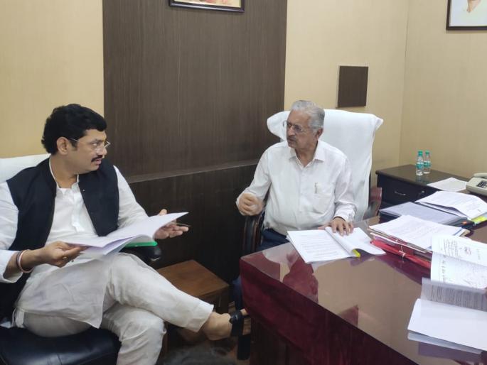 Industries Minister orders land acquisition for Parali MIDC | परळी एमआयडीसीसाठी जमीन संपादित करण्याचे उद्योगमंत्र्यांचे आदेश Industries Minister orders land acquisition for Parali MIDC | परळी एमआयडीसीसाठी जमीन संपादित करण्याचे उद्योगमंत्र्यांचे आदेश