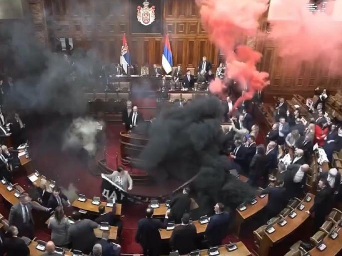 video-sansadaeta-paracanda-gadaaraola-vairaodhakaannai-phaodalae-samaokabaomaba-anaeka-khaasadaara-jakhamai | VIDEO: संसदेत प्रचंड गदारोळ, विरोधकांनी फोडले स्मोकबॉम्ब; अनेक खासदार जखमी... video-sansadaeta-paracanda-gadaaraola-vairaodhakaannai-phaodalae-samaokabaomaba-anaeka-khaasadaara-jakhamai | VIDEO: संसदेत प्रचंड गदारोळ, विरोधकांनी फोडले स्मोकबॉम्ब; अनेक खासदार जखमी...