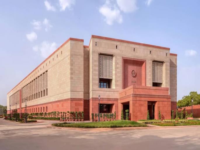 Major security lapse in Parliament House man entered inside by jumping over the wall caught by security personnel | रेल भवनच्या बाजूने भिंतीवरून चढून गरुड द्वारपर्यंत पोहोचला अज्ञात व्यक्ती; संसद भवनाच्या सुरक्षेत पुन्हा चूक Major security lapse in Parliament House man entered inside by jumping over the wall caught by security personnel | रेल भवनच्या बाजूने भिंतीवरून चढून गरुड द्वारपर्यंत पोहोचला अज्ञात व्यक्ती; संसद भवनाच्या सुरक्षेत पुन्हा चूक