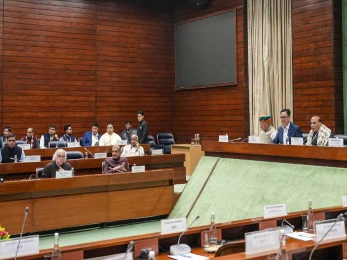 There is no vote theft, now the robbery is going on, the issue of SIR is present in all party meetings; Parliament session will start from tomorrow | मतांची चोरी नाही, आता दरोडा सुरू आहे, सर्व पक्षीय बैठकीत SIR चा मुद्दा उपस्थित; संसदेचे अधिवेशन उद्यापासून सुरू होणार