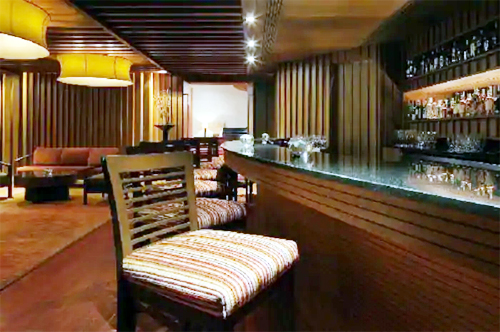 Big news; The permit room was broken into due to intolerance to alcohol; Incident in Solapur | मोठी बातमी; दारूचा विरह सहन न झाल्याने परमिट रूम फोडले; सोलापुरातील घटना Big news; The permit room was broken into due to intolerance to alcohol; Incident in Solapur | मोठी बातमी; दारूचा विरह सहन न झाल्याने परमिट रूम फोडले; सोलापुरातील घटना