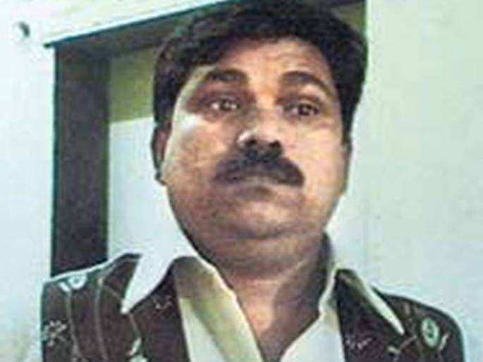 Treasure of lakhs of money to Lord Shiva from the MNS to Lord Kadak | मनसेतून शिवसेनेत गेलेले नगरसेवक परमेश्वर कदमांकडे लाखोंचा खजिना Treasure of lakhs of money to Lord Shiva from the MNS to Lord Kadak | मनसेतून शिवसेनेत गेलेले नगरसेवक परमेश्वर कदमांकडे लाखोंचा खजिना