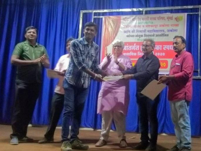 Amravati's 'Paro' Ekanika is the best | अमरावतीची ‘पारो’ एकांकिका सर्वोत्कृष्ट; अकोल्याची ‘लास्ट प्ले’ द्वितीय Amravati's 'Paro' Ekanika is the best | अमरावतीची ‘पारो’ एकांकिका सर्वोत्कृष्ट; अकोल्याची ‘लास्ट प्ले’ द्वितीय