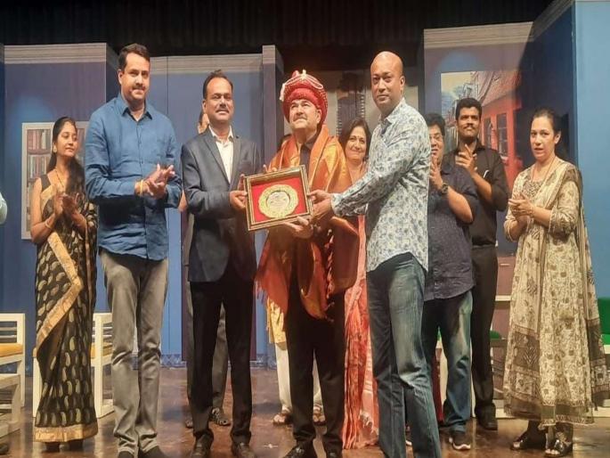 The cooperation of enthusiasts is the real secret behind record attempts - Prashant Damle | रसिकांचे सहकार्य हेच विक्रमी प्रयोगांमागील खरे गमक - प्रशांत दामले The cooperation of enthusiasts is the real secret behind record attempts - Prashant Damle | रसिकांचे सहकार्य हेच विक्रमी प्रयोगांमागील खरे गमक - प्रशांत दामले