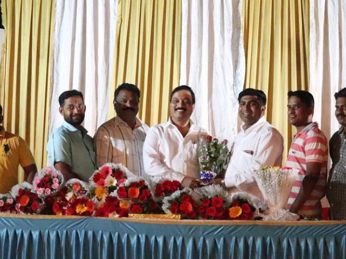 Public service is the true religion! Parasuram Upkar-Kankavali felicitation ceremony | जनतेची सेवा हाच खरा धर्म ! परशुराम उपरकर-कणकवलीत सत्कार सोहळा Public service is the true religion! Parasuram Upkar-Kankavali felicitation ceremony | जनतेची सेवा हाच खरा धर्म ! परशुराम उपरकर-कणकवलीत सत्कार सोहळा