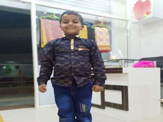 Unfortunatly death of a child due to falling in mall at Baramati | बारामती येथे मॉल मध्ये खेळताना पडल्याने चिमुकल्याचा दुर्दैवी मृत्यू Unfortunatly death of a child due to falling in mall at Baramati | बारामती येथे मॉल मध्ये खेळताना पडल्याने चिमुकल्याचा दुर्दैवी मृत्यू