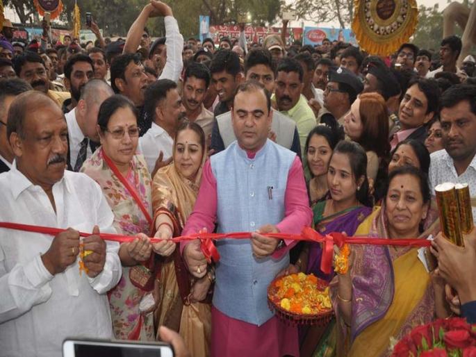 Dhule and Nandurbar district hub for tourism: opening of Chetak Festival | धुळे व नंदुरबार जिल्हा पर्यटनाचे ‘हब’ करणार : चेतक फेस्टीवलचे उदघाटन Dhule and Nandurbar district hub for tourism: opening of Chetak Festival | धुळे व नंदुरबार जिल्हा पर्यटनाचे ‘हब’ करणार : चेतक फेस्टीवलचे उदघाटन