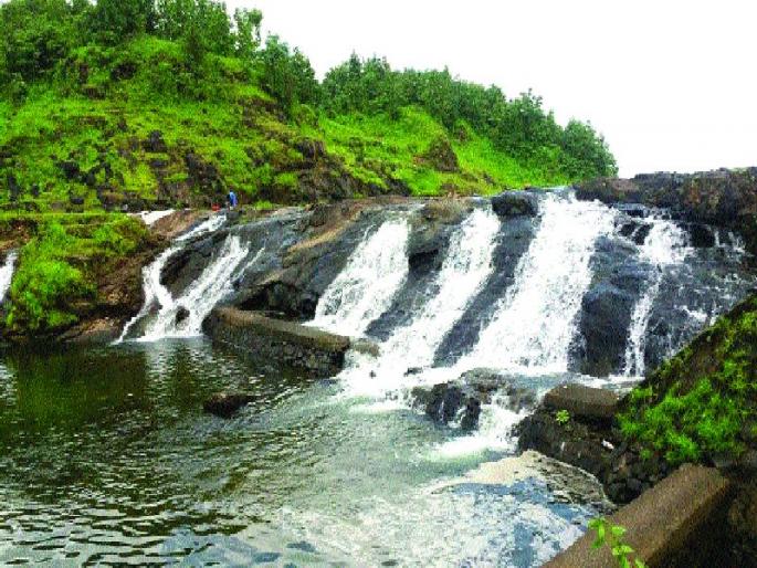 Palghar District broke the tide of tourism | पालघर जिल्हा पर्यटनाचे कंबरडे मोडले, जिल्हाधिकाऱ्यांचा तुघलकी आदेश Palghar District broke the tide of tourism | पालघर जिल्हा पर्यटनाचे कंबरडे मोडले, जिल्हाधिकाऱ्यांचा तुघलकी आदेश