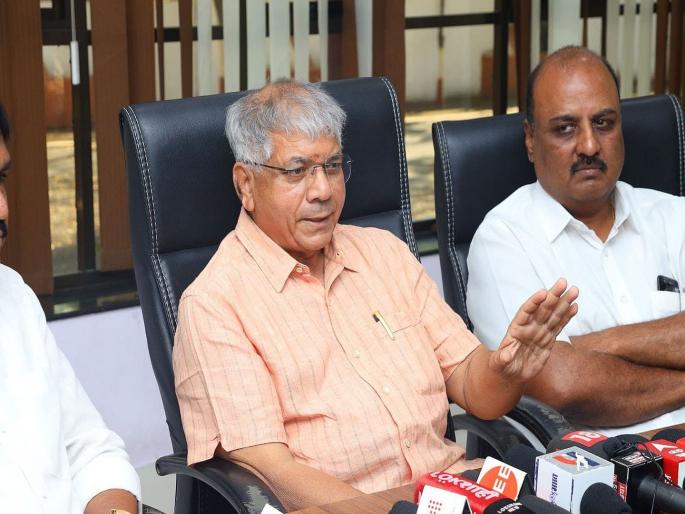 10% of the votes in Bihar, Uttar Pradesh can be turned by sitting here - Prakash Ambedkar | ...तर UP, बिहारमधलं १० टक्के मतदान इथं बसून फिरवू शकतो; प्रकाश आंबेडकरांचा दावा 10% of the votes in Bihar, Uttar Pradesh can be turned by sitting here - Prakash Ambedkar | ...तर UP, बिहारमधलं १० टक्के मतदान इथं बसून फिरवू शकतो; प्रकाश आंबेडकरांचा दावा