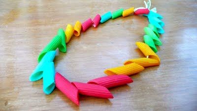 lockdown - DIY- color pasta & nudels & make bracelate | पास्ता खायच्याऐवजी, समजा रंगवला तर?