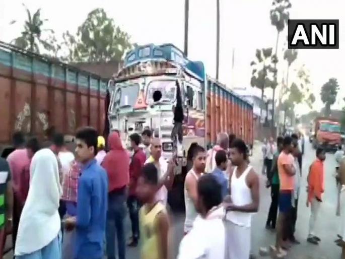 Bihar 4 people dead, 13 injured in collision between a truck and an auto in Patna district | पाटणामध्ये भीषण अपघात; चार जणांचा मृत्यू, 13 जखमी Bihar 4 people dead, 13 injured in collision between a truck and an auto in Patna district | पाटणामध्ये भीषण अपघात; चार जणांचा मृत्यू, 13 जखमी