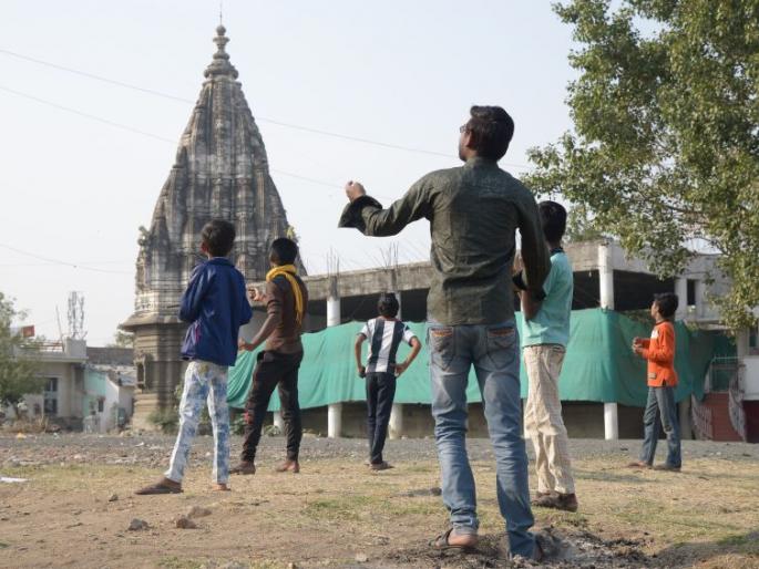 Due to Hoodloom while flying kites 100 injured In Nagpur | नागपुरात पतंगीच्या हुल्लडबाजीत १००वर जखमी Due to Hoodloom while flying kites 100 injured In Nagpur | नागपुरात पतंगीच्या हुल्लडबाजीत १००वर जखमी
