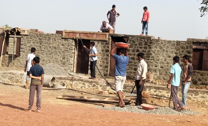 After 19 years of follow-up, the construction of the school is incomplete | १९ वर्षांच्या पाठपुराव्यानंतरही शाळेचे बांधकाम अपूर्णच