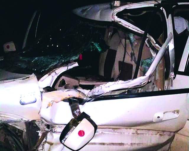 Former Union Minister Praful Patel convay vehicle meet in accident | माजी केंद्रीय मंत्री प्रफुल्ल पटेल यांच्या ताफ्यातील वाहनाचा अपघात Former Union Minister Praful Patel convay vehicle meet in accident | माजी केंद्रीय मंत्री प्रफुल्ल पटेल यांच्या ताफ्यातील वाहनाचा अपघात