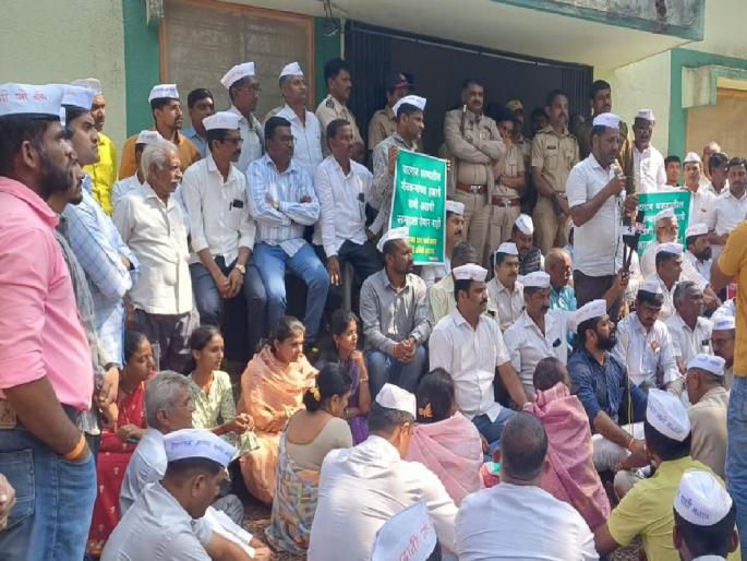 Adani group project will not be given water from Patgaon, all parties protest | Kolhapur- अदानी समूहाच्या प्रकल्पाला 'पाटगावा'तील पाणी देणार नाही, सर्वपक्षीयांचे ठिय्या आंदोलन Adani group project will not be given water from Patgaon, all parties protest | Kolhapur- अदानी समूहाच्या प्रकल्पाला 'पाटगावा'तील पाणी देणार नाही, सर्वपक्षीयांचे ठिय्या आंदोलन