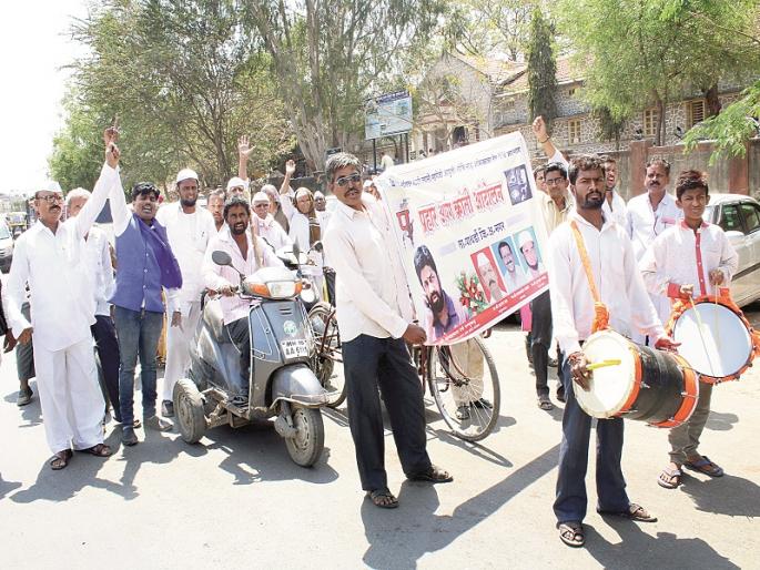 For the sake of registration at the village level, the party's handicap for disabled people | गाव पातळीवर नोंदणी व्हावी, या मागण्यांसाठी अपंगांचा पाथर्डीत मोर्चा For the sake of registration at the village level, the party's handicap for disabled people | गाव पातळीवर नोंदणी व्हावी, या मागण्यांसाठी अपंगांचा पाथर्डीत मोर्चा