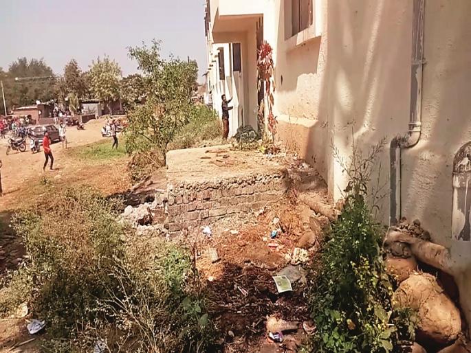 Passing formula from copycat racket in pathardi; Examination of copies in XII examination | पाथर्डीत राबतोय कॉपी रॅकेटमधून पासिंग फॉर्म्युला; बारावी परीक्षेत कॉप्यांचा सुळसुळाट Passing formula from copycat racket in pathardi; Examination of copies in XII examination | पाथर्डीत राबतोय कॉपी रॅकेटमधून पासिंग फॉर्म्युला; बारावी परीक्षेत कॉप्यांचा सुळसुळाट