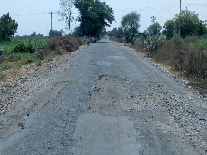 Land acquisition to contractor arbitrariness; Deadly National Highways in Beed District | भूसंपादन ते ठेकेदाराची मनमानी; बीड जिल्ह्यात रखडलेले राष्ट्रीय महामार्ग बनलेत जीवघेणे ! Land acquisition to contractor arbitrariness; Deadly National Highways in Beed District | भूसंपादन ते ठेकेदाराची मनमानी; बीड जिल्ह्यात रखडलेले राष्ट्रीय महामार्ग बनलेत जीवघेणे !