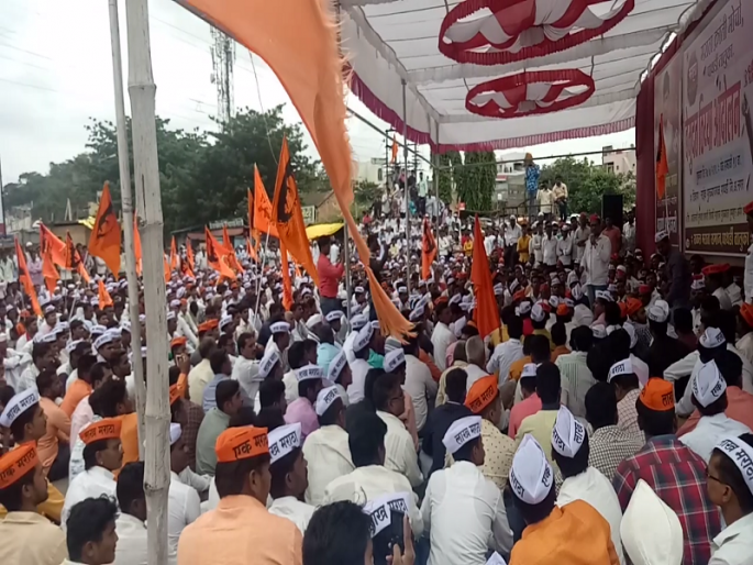 Inadequate stance agitation for the Maratha reservation in Pathardi | पाथर्डीत मराठा आरक्षणासाठी बेमुदत ठिय्या आंदोलन Inadequate stance agitation for the Maratha reservation in Pathardi | पाथर्डीत मराठा आरक्षणासाठी बेमुदत ठिय्या आंदोलन