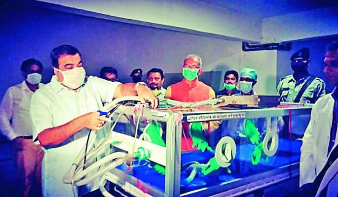 The first Indian-made transport system for 'corona' patients | 'कोरोना' रुग्णांसाठी भारतीय बनावटीची पहिली वाहतूक यंत्रणा The first Indian-made transport system for 'corona' patients | 'कोरोना' रुग्णांसाठी भारतीय बनावटीची पहिली वाहतूक यंत्रणा