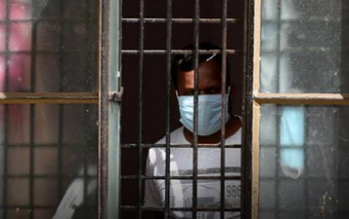 500 patients in home aisolation in Washim District | गृह विलगीकरणात ५०० रुग्ण; घरावर झळकतोय ‘पॉझिटिव्ह’चा फलक! 500 patients in home aisolation in Washim District | गृह विलगीकरणात ५०० रुग्ण; घरावर झळकतोय ‘पॉझिटिव्ह’चा फलक!