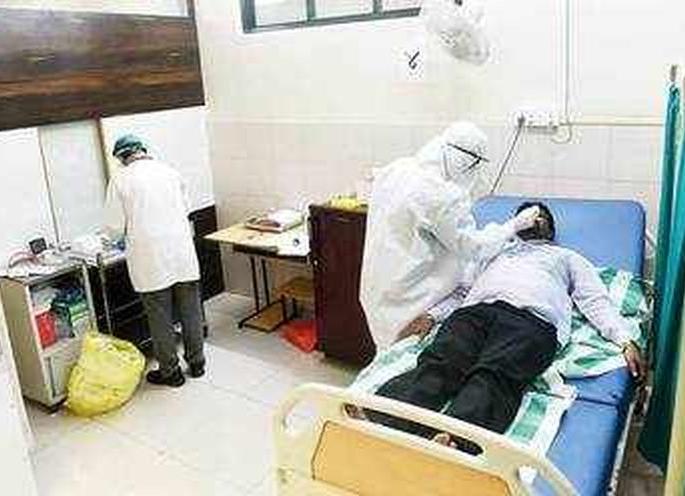 The health department is involved in vaccination, neglegence toward patients in the home isolation | आरोग्य विभाग गुंतला लसीकरणात, होम आयसोलेशनमधील रुग्ण वाऱ्यावर The health department is involved in vaccination, neglegence toward patients in the home isolation | आरोग्य विभाग गुंतला लसीकरणात, होम आयसोलेशनमधील रुग्ण वाऱ्यावर