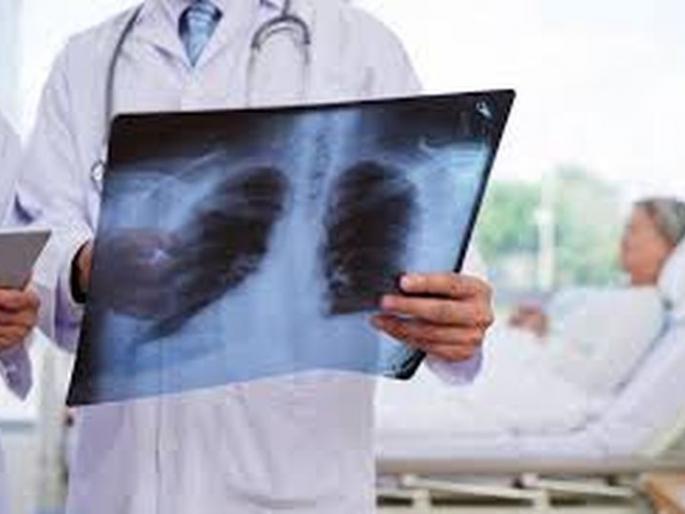 Patients with pneumonia and typhoid fever followed corona! | कोरोनापाठोपाठ न्यूमोनिया, विषमज्वराचे रुग्णही वाढले! Patients with pneumonia and typhoid fever followed corona! | कोरोनापाठोपाठ न्यूमोनिया, विषमज्वराचे रुग्णही वाढले!