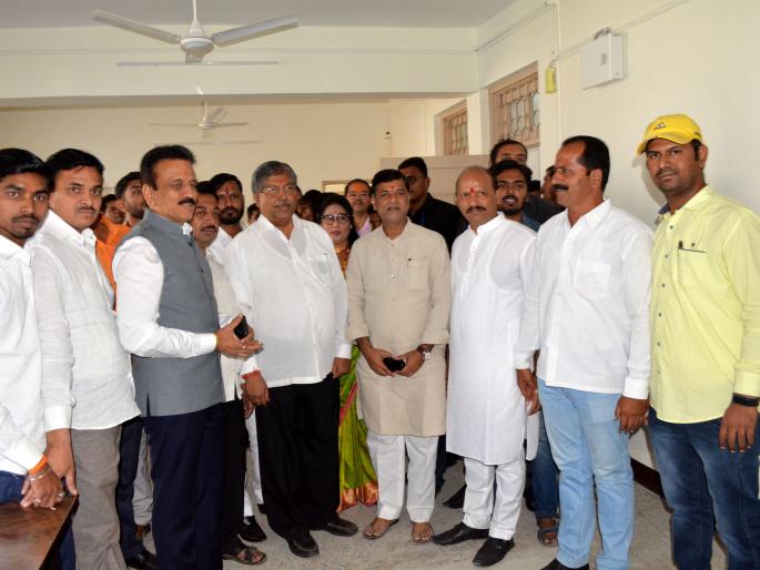 Debt from Maratha youth for cooperative sector: Patil | मराठा तरुणांना उद्योगांसाठी सहकारी बँकेतूनही कर्जसुविधा : पाटील Debt from Maratha youth for cooperative sector: Patil | मराठा तरुणांना उद्योगांसाठी सहकारी बँकेतूनही कर्जसुविधा : पाटील