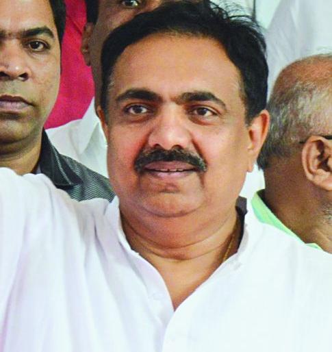 MLAs, MPs and government employees do not get benefit from debt forgiveness | आमदार,खासदार आणि सरकारी कर्मचाऱ्यांना कर्जमाफीचा लाभ नाही MLAs, MPs and government employees do not get benefit from debt forgiveness | आमदार,खासदार आणि सरकारी कर्मचाऱ्यांना कर्जमाफीचा लाभ नाही