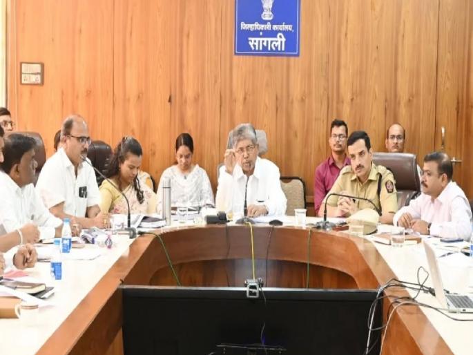 Action will be taken against contractors who do not complete district planning works within the deadline, Guardian Minister Chandrakant Patil warns | जिल्हा नियोजनची कामे मुदतीत न करणाऱ्या ठेकेदारांवर कारवाई, पालकमंत्री चंद्रकांत पाटील यांचा इशारा