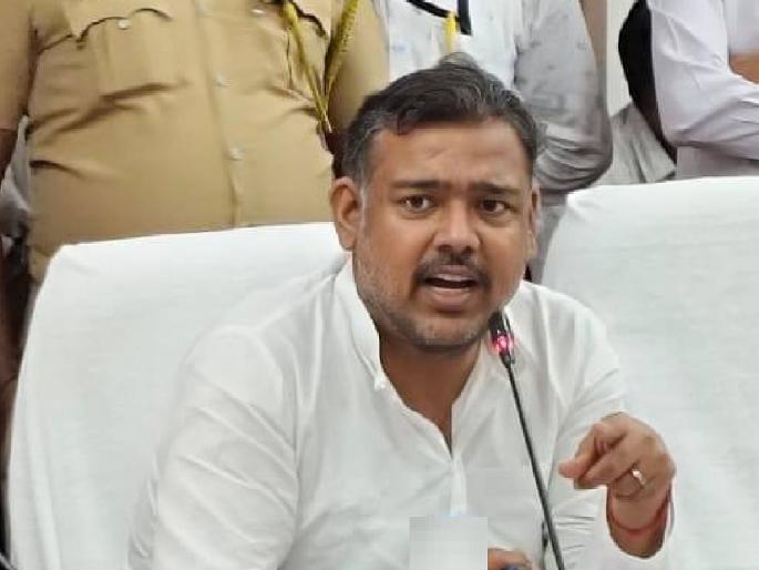 Why the bad feeling regarding Miraj railway junction MP Vishal Patil aggressive in railway administration meeting | मिरज रेल्वे जंक्शनबाबत दुजाभाव का?, रेल्वे प्रशासनाच्या बैठकीत खासदार विशाल पाटील आक्रमक Why the bad feeling regarding Miraj railway junction MP Vishal Patil aggressive in railway administration meeting | मिरज रेल्वे जंक्शनबाबत दुजाभाव का?, रेल्वे प्रशासनाच्या बैठकीत खासदार विशाल पाटील आक्रमक