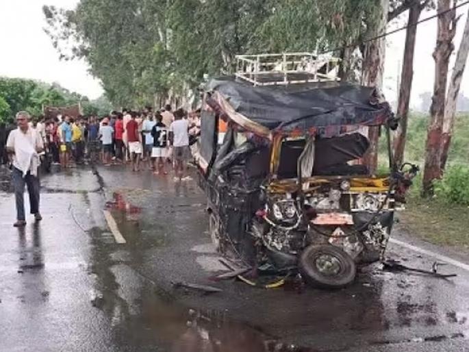Horrific accident in Patna, 8 people including 7 women going to bathe in Ganga die in truck-auto collision | काळाचा घाला...! पाटण्यात भीषण अपघात, ट्रक-ऑटोच्या धडकेत गंगा स्नानासाठी जात असलेल्या ७ महिलांसह ८ जणांचा मृत्यू! Horrific accident in Patna, 8 people including 7 women going to bathe in Ganga die in truck-auto collision | काळाचा घाला...! पाटण्यात भीषण अपघात, ट्रक-ऑटोच्या धडकेत गंगा स्नानासाठी जात असलेल्या ७ महिलांसह ८ जणांचा मृत्यू!