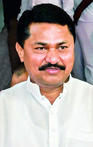 Can Nana Patole slapp groupism leaders | गटबाजी करणाऱ्या नेत्यांना पटोले लावणार का टोले? Can Nana Patole slapp groupism leaders | गटबाजी करणाऱ्या नेत्यांना पटोले लावणार का टोले?