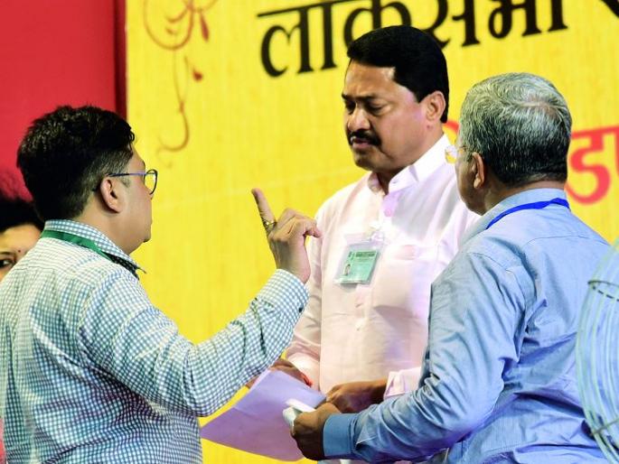 Bombarding from the Congress on the counting of objections | काँग्रेसकडून मतमोजणीवर आक्षेपांचा भडीमार Bombarding from the Congress on the counting of objections | काँग्रेसकडून मतमोजणीवर आक्षेपांचा भडीमार