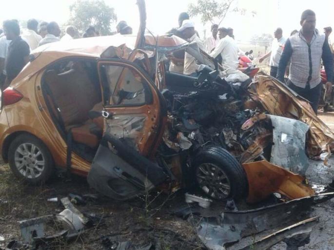 Two people were killed in a tractor and a car accident: Accident happened near Patonga village | ट्रॅक्टर व कारच्या धडकेत दोन जण ठार : पातोंडा गावाजवळ घडला अपघात Two people were killed in a tractor and a car accident: Accident happened near Patonga village | ट्रॅक्टर व कारच्या धडकेत दोन जण ठार : पातोंडा गावाजवळ घडला अपघात