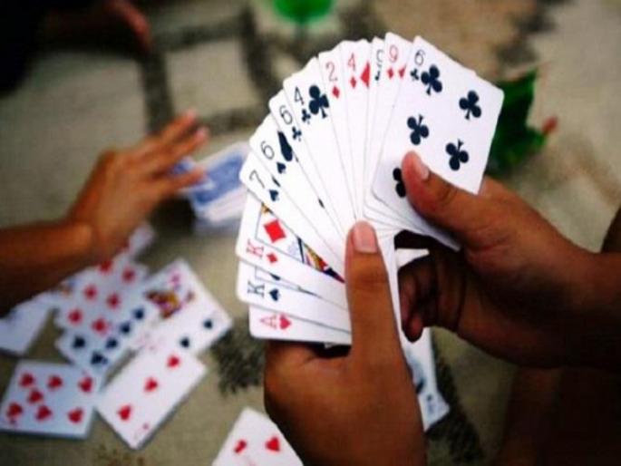 15 gamblers arrested in raids; Police confiscated sixteen and a half thousand items | छापा टाकून ताब्यात घेतले १५ जुगारी; पोलिसांनी जप्त केला साडेसोळा हजारांचा मुद्देमाल 15 gamblers arrested in raids; Police confiscated sixteen and a half thousand items | छापा टाकून ताब्यात घेतले १५ जुगारी; पोलिसांनी जप्त केला साडेसोळा हजारांचा मुद्देमाल