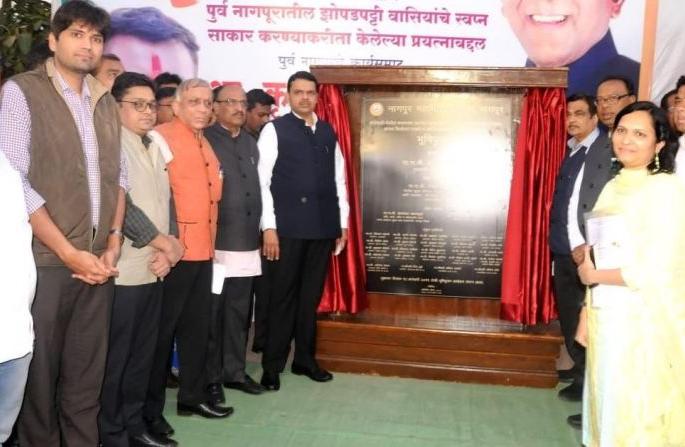 Chief Minister Devendra Fadnavis will also give money to build houses along with the lease | पट्ट्यासोबतच घर बांधण्यासाठी पैसाही देणार : मुख्यमंत्री देवेंद्र फडणवीस Chief Minister Devendra Fadnavis will also give money to build houses along with the lease | पट्ट्यासोबतच घर बांधण्यासाठी पैसाही देणार : मुख्यमंत्री देवेंद्र फडणवीस