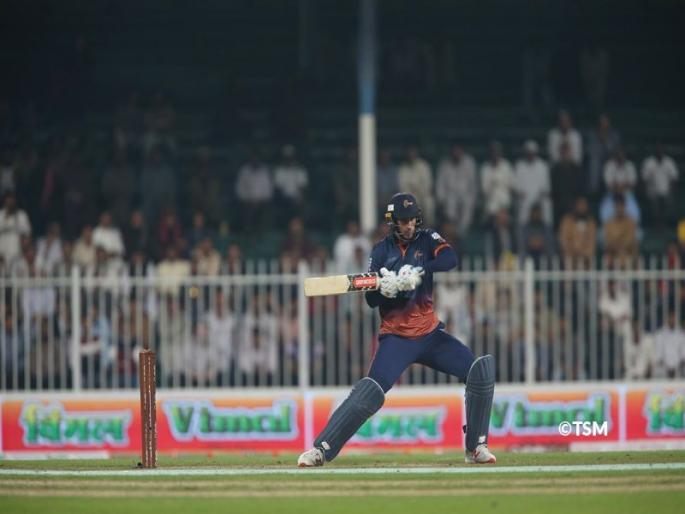 T10 League: Kerala Knights post 101-2 in their 10 overs | T10 League: ख्रिस गेलचं वादळ घोंगावलंच नाही, केरळ नाईट्सचा डाव फसला